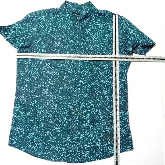 O Neill 💯 Cotton short sleeve button down shirt.  Men's size L - Picture 2 of 6